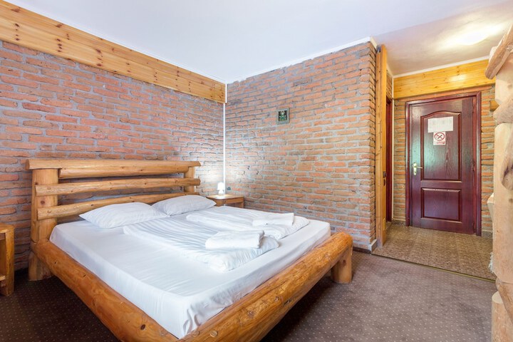 Room 2 of 7