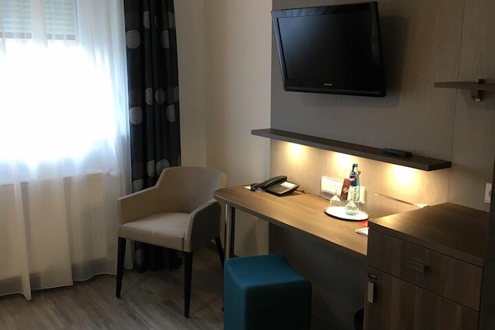 Room 15 of 40