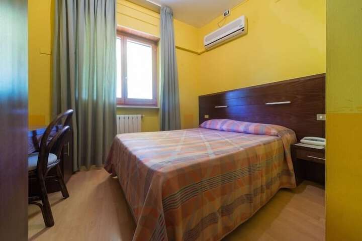 Room 9 of 31