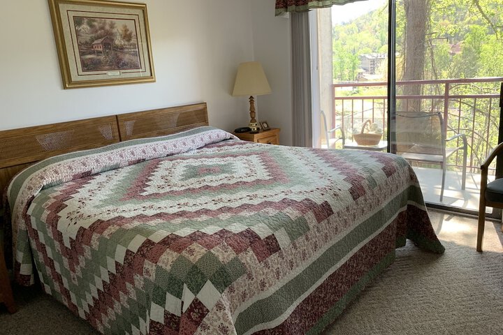 Room 3 of 186