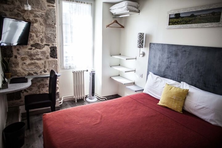 Room 8 of 90