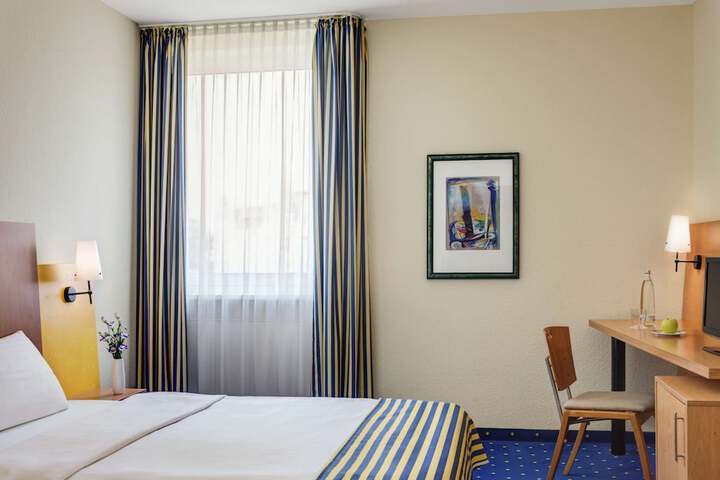 Room 12 of 35