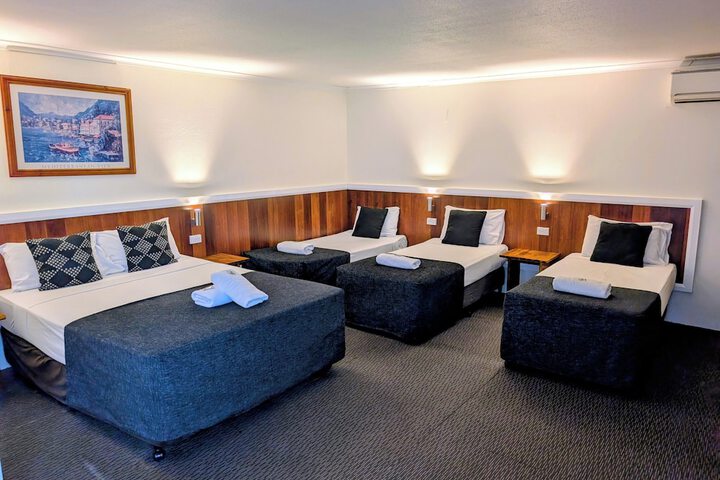Room 15 of 32