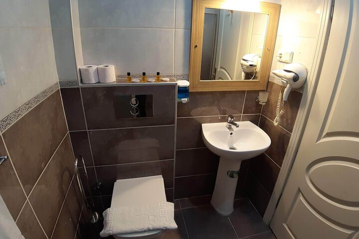 Room 106 of 123