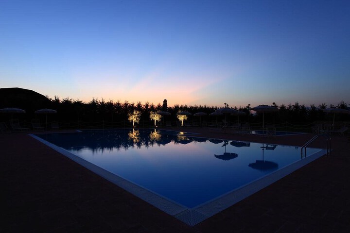 Pool 30 of 40