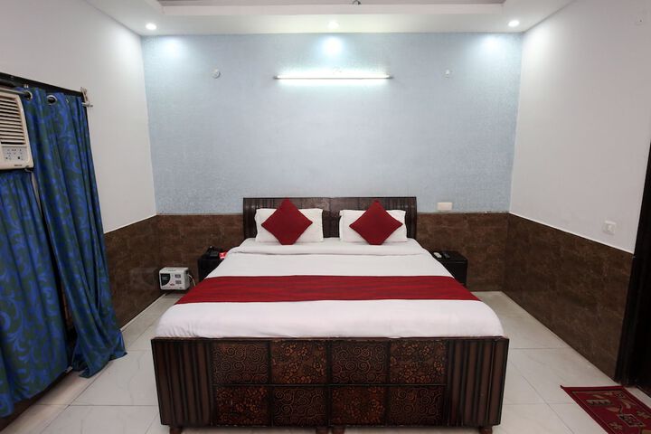 Room 10 of 13