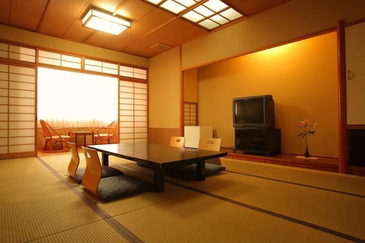 Room 2 of 22