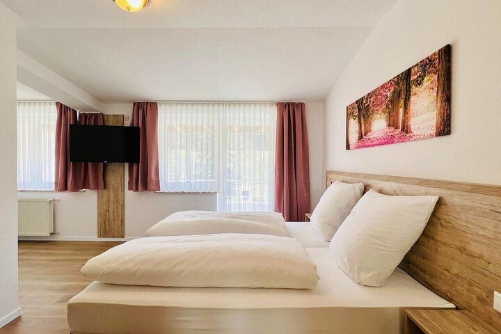 Room 2 of 10