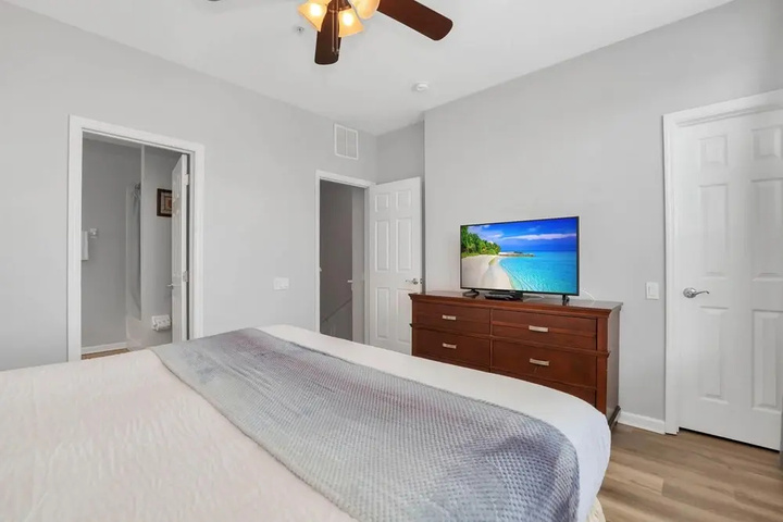 Room 4 of 32