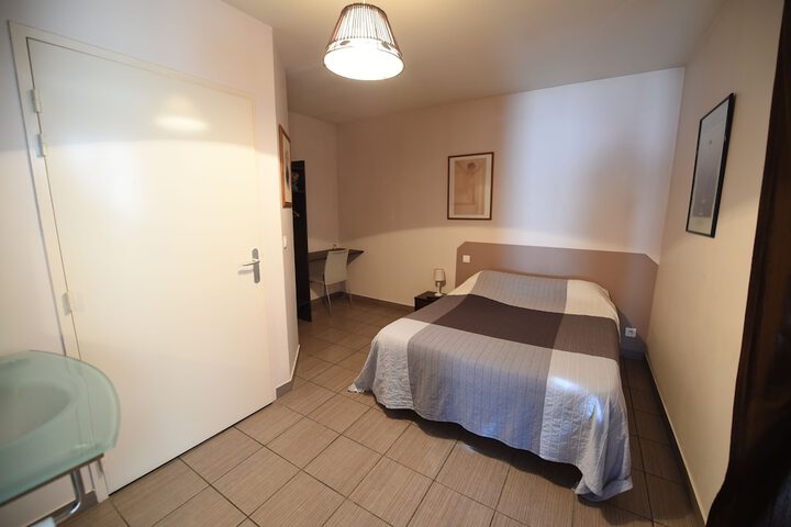 Room 4 of 30