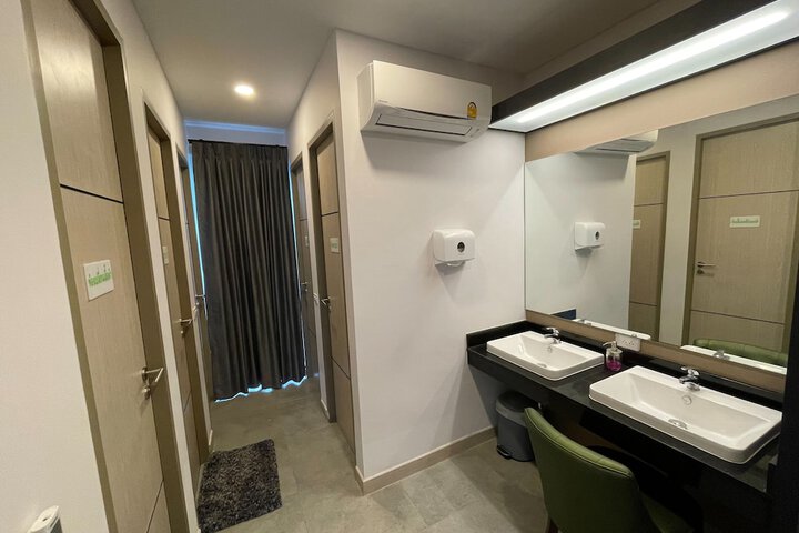 Room 34 of 59