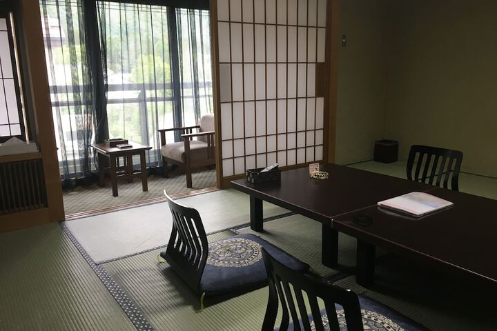 Room 16 of 64