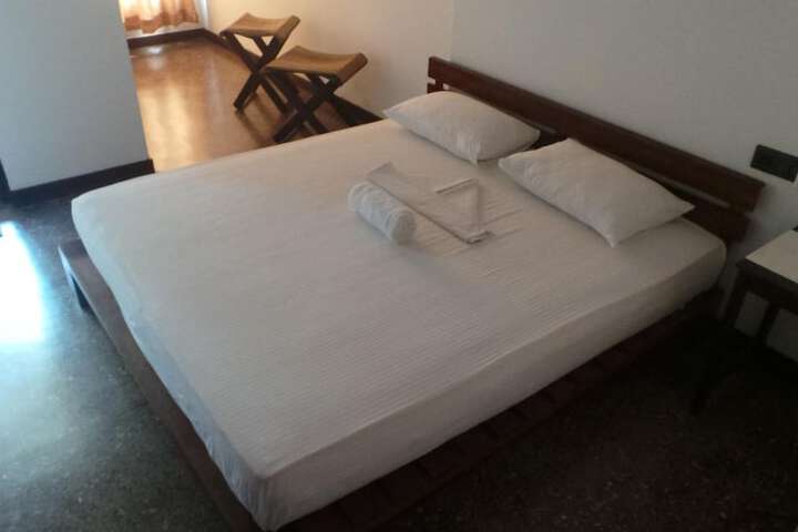 Room 5 of 18