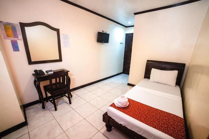 Room 4 of 17