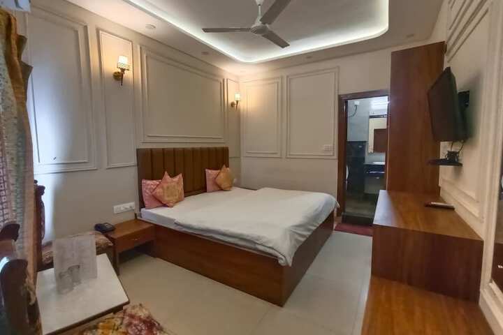 Room 17 of 32