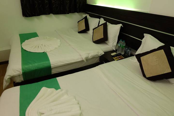 Room 15 of 33