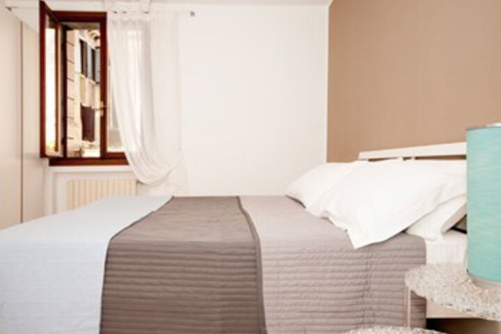 Room 32 of 34