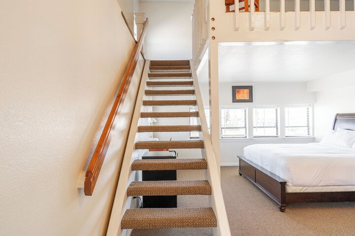 Room 4 of 113