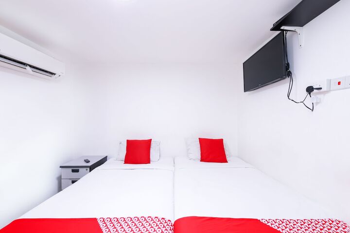 OYO 334 Everest Hotel