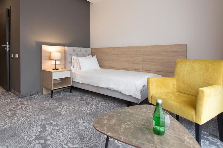 Room 15 of 32