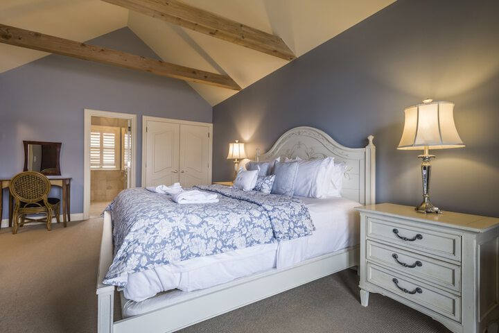 1 King Bed Executive Waterside Loft (18 of 30)