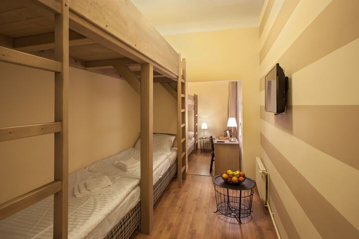 Room 15 of 93