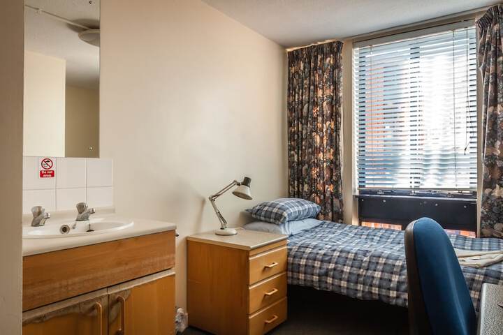 Room 9 of 83