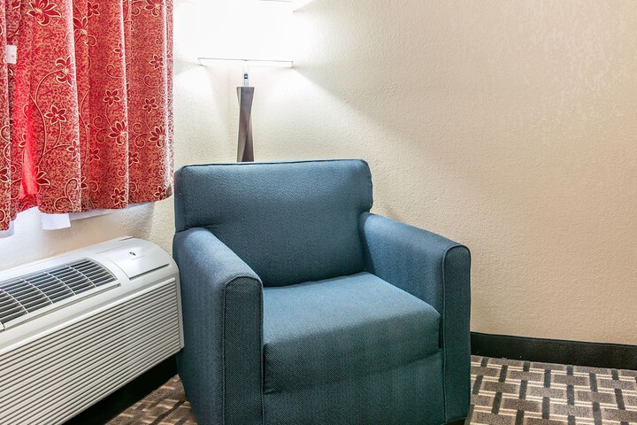 Standard Room, King or Two Doubles (7 of 9)