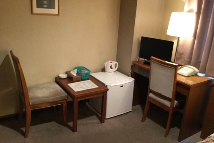 Room 12 of 40