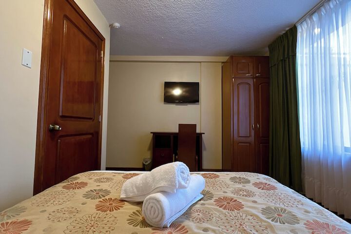 Room 6 of 28