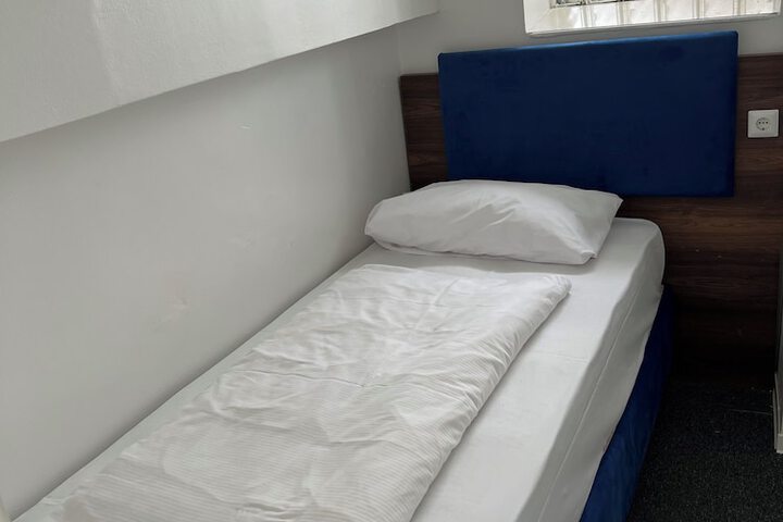 Room 4 of 19