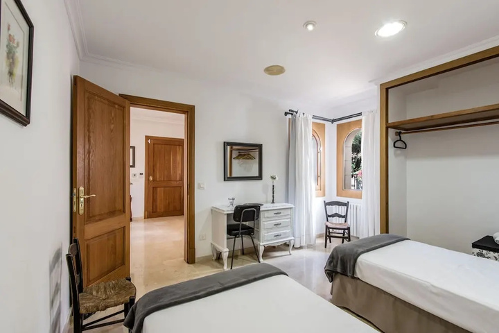 Room 5 of 19
