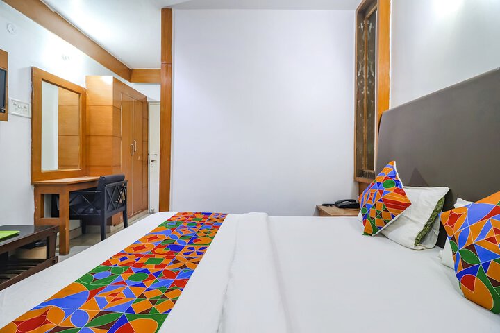 Room 15 of 28