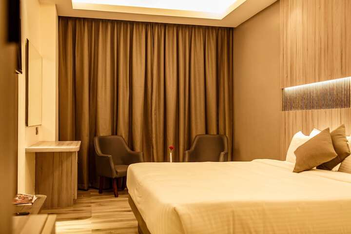 Room 7 of 16