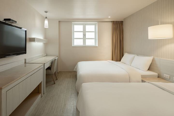 Room 5 of 24