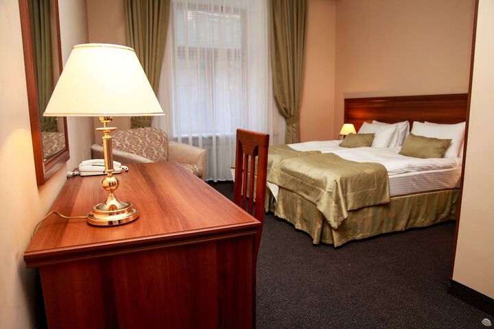 Room 16 of 39
