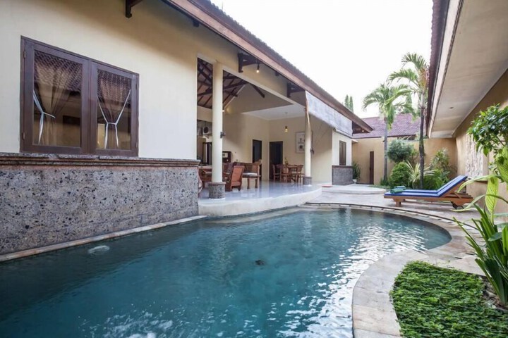 Pool 42 of 48