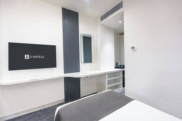 Room 10 of 33