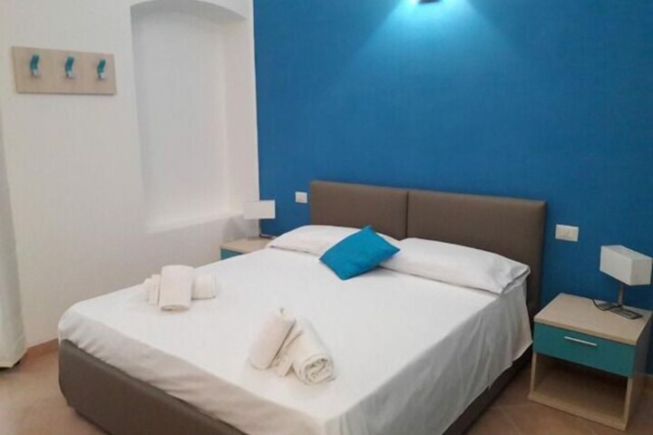 Room 6 of 11
