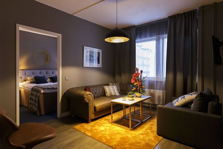 Room 32 of 48