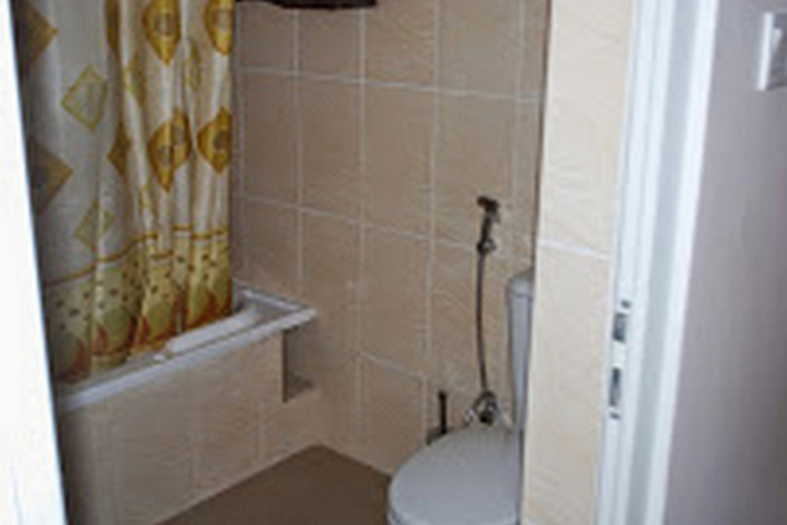 Room 7 of 12