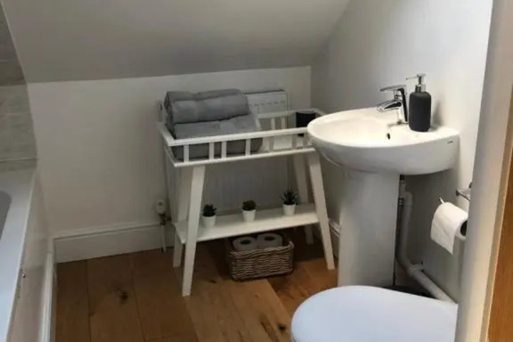 Room 8 of 14