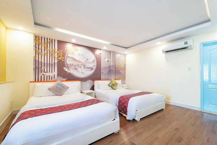 Room 10 of 33