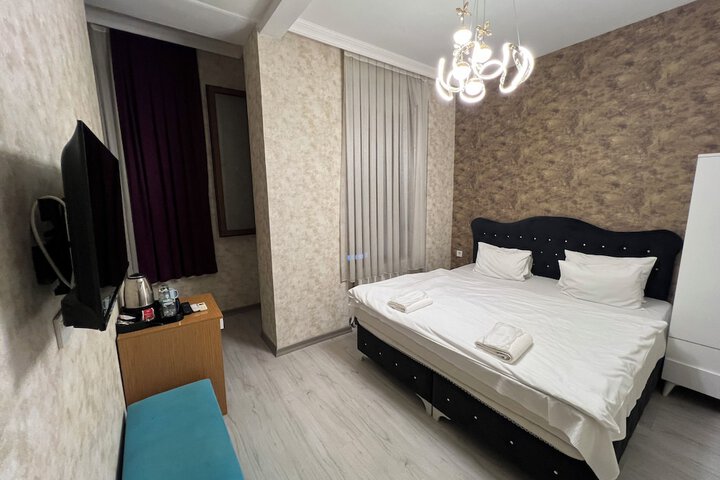 Room 18 of 74