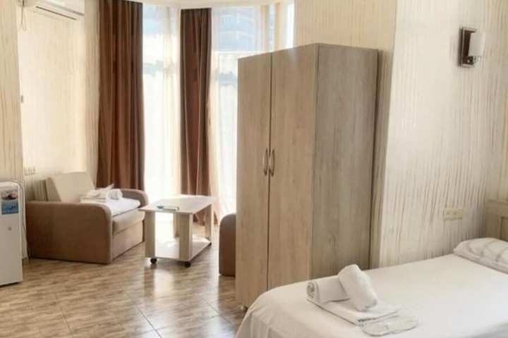 Room 2 of 8