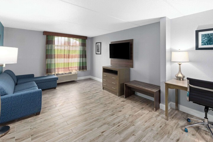 1 King Bed 1 Sofa Bed Kitchenette (14 of 17)