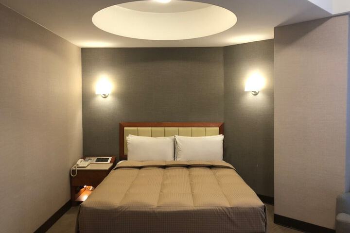 Room 27 of 80