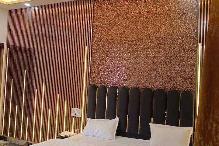 Room 6 of 36