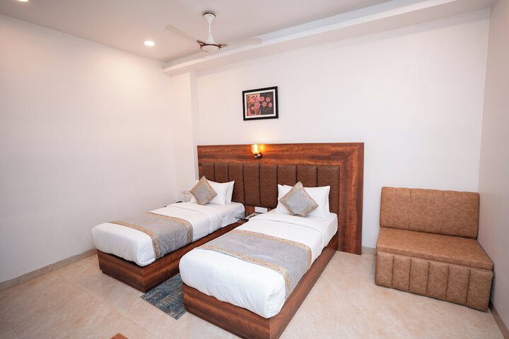 Room 13 of 26