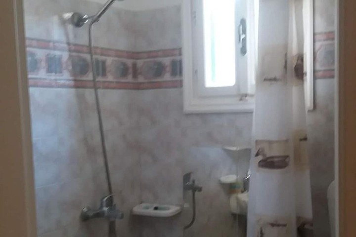 Room 13 of 18